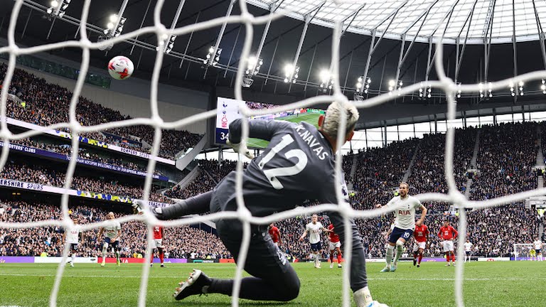 Nottingham Forest superó prueba de fuego y logra victoria 3 a 1 con un ...